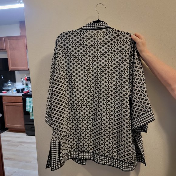 Woman's shawls size 18 (5 items) - Picture 5 of 10